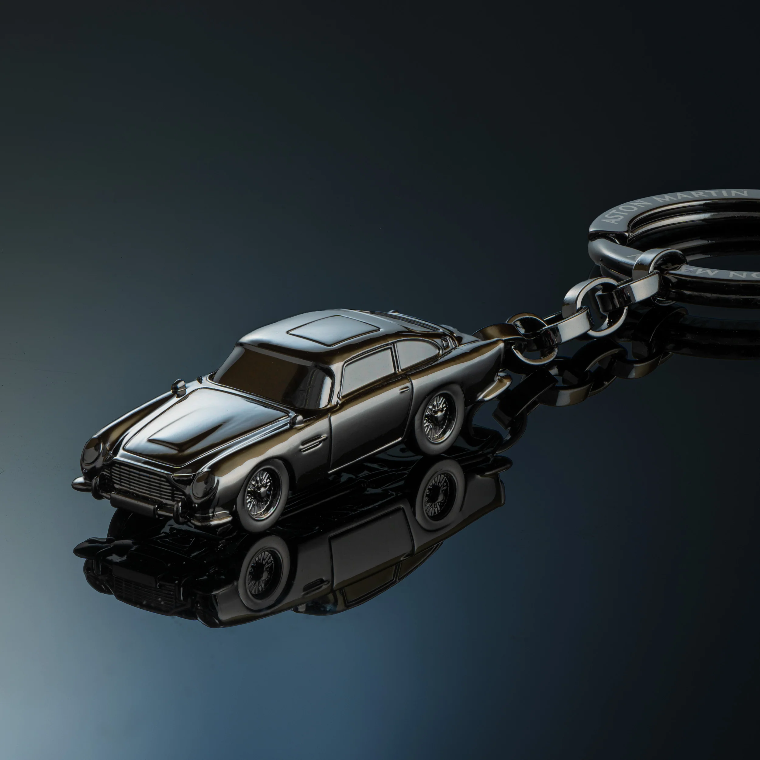 James Bond Aston Martin DB5 Car Keyring - Gun Metal Edition