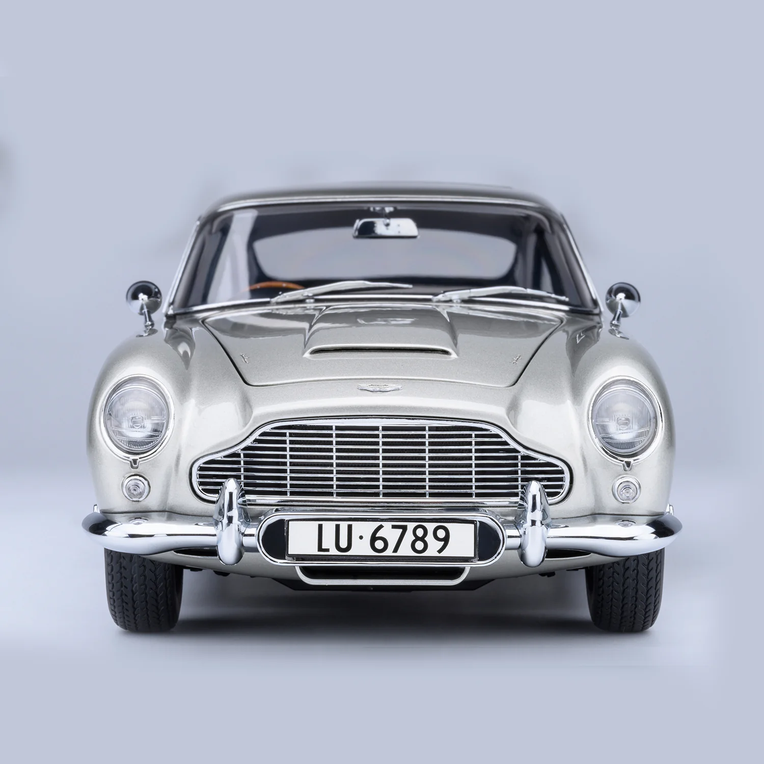 James Bond Aston Martin DB5 Model Car - Goldfinger Edition - By AUTOart - Image 10