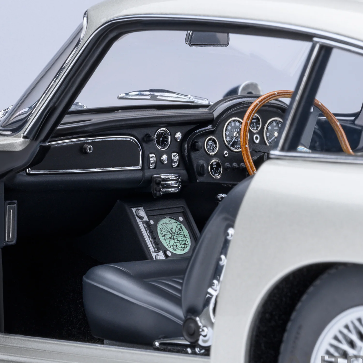 James Bond Aston Martin DB5 Model Car - Goldfinger Edition - By AUTOart - Image 15