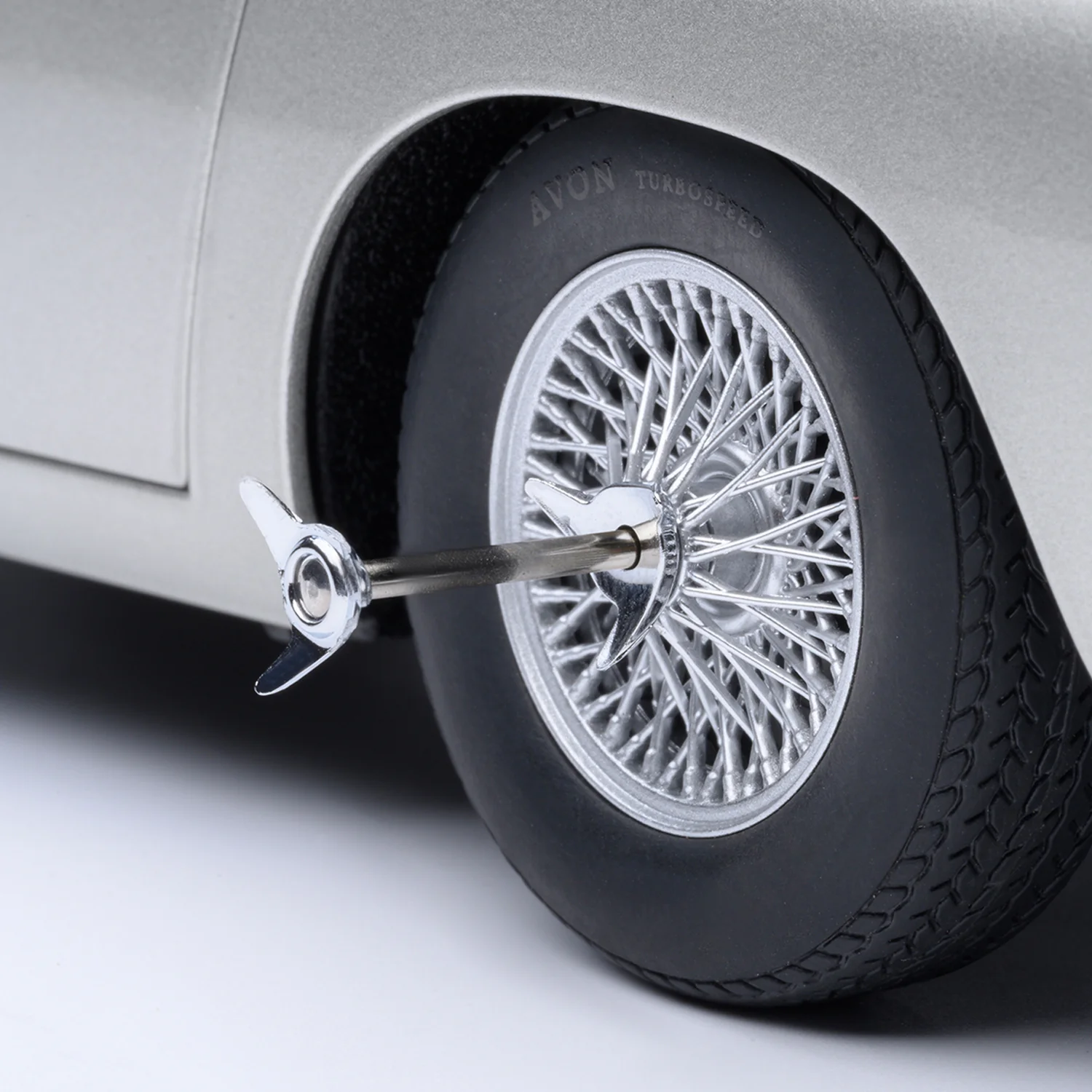 James Bond Aston Martin DB5 Model Car - Goldfinger Edition - By AUTOart - Image 17