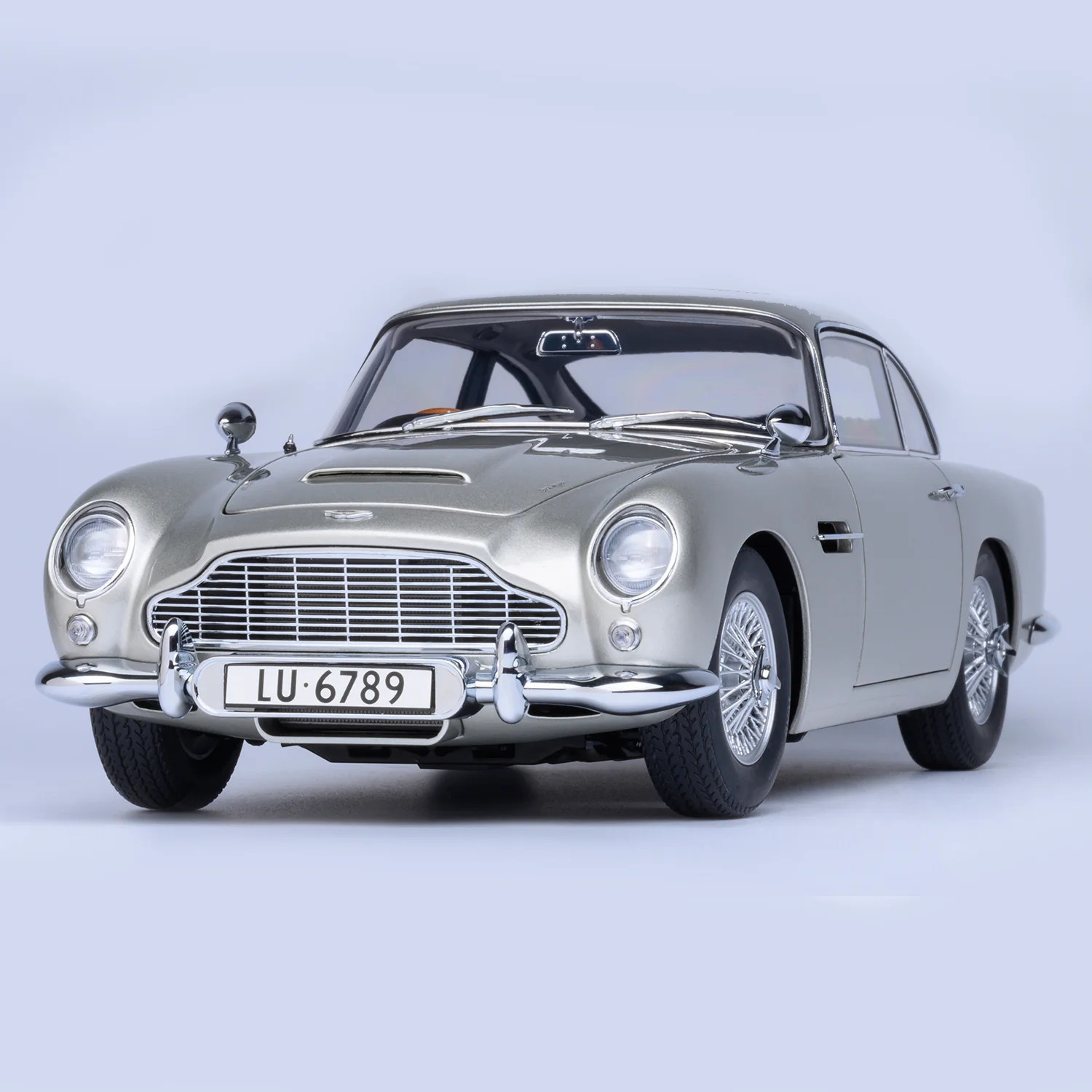 James Bond Aston Martin DB5 Model Car - Goldfinger Edition - By AUTOart - Image 2