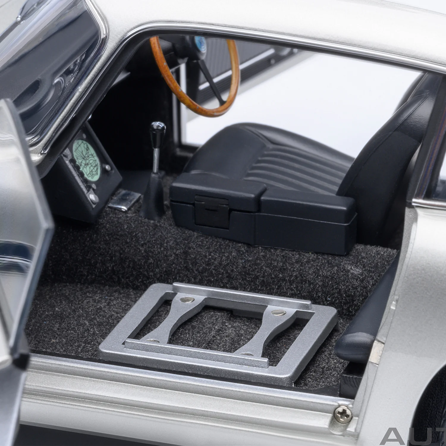 James Bond Aston Martin DB5 Model Car - Goldfinger Edition - By AUTOart - Image 22