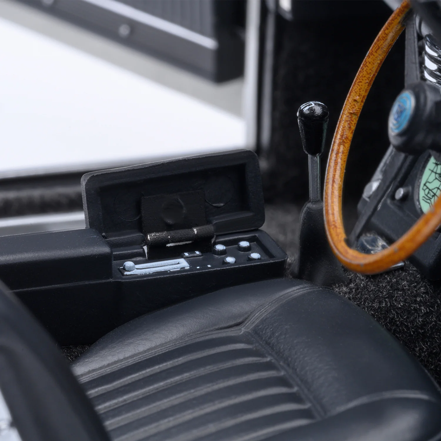 James Bond Aston Martin DB5 Model Car - Goldfinger Edition - By AUTOart - Image 6