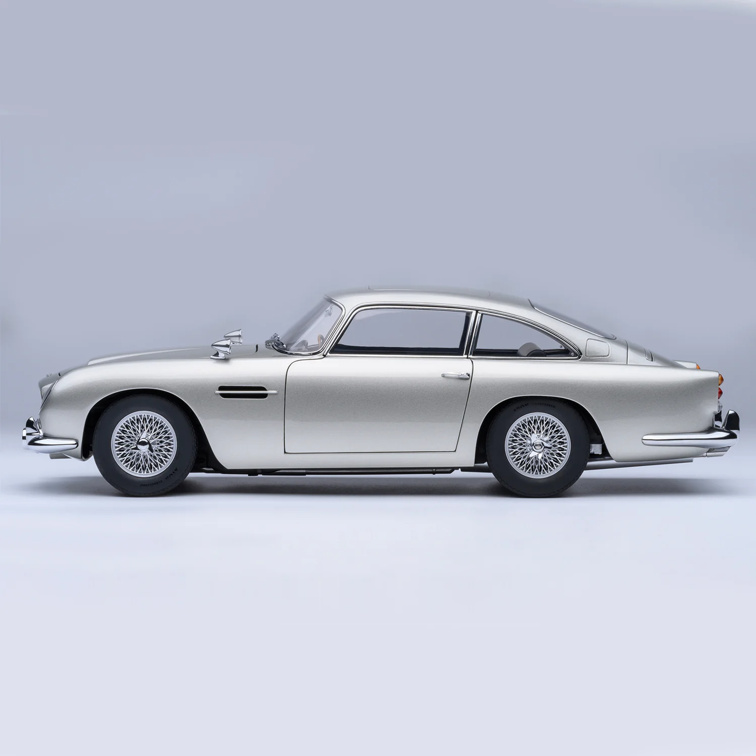 James Bond Aston Martin DB5 Model Car - Goldfinger Edition - By AUTOart - Image 9