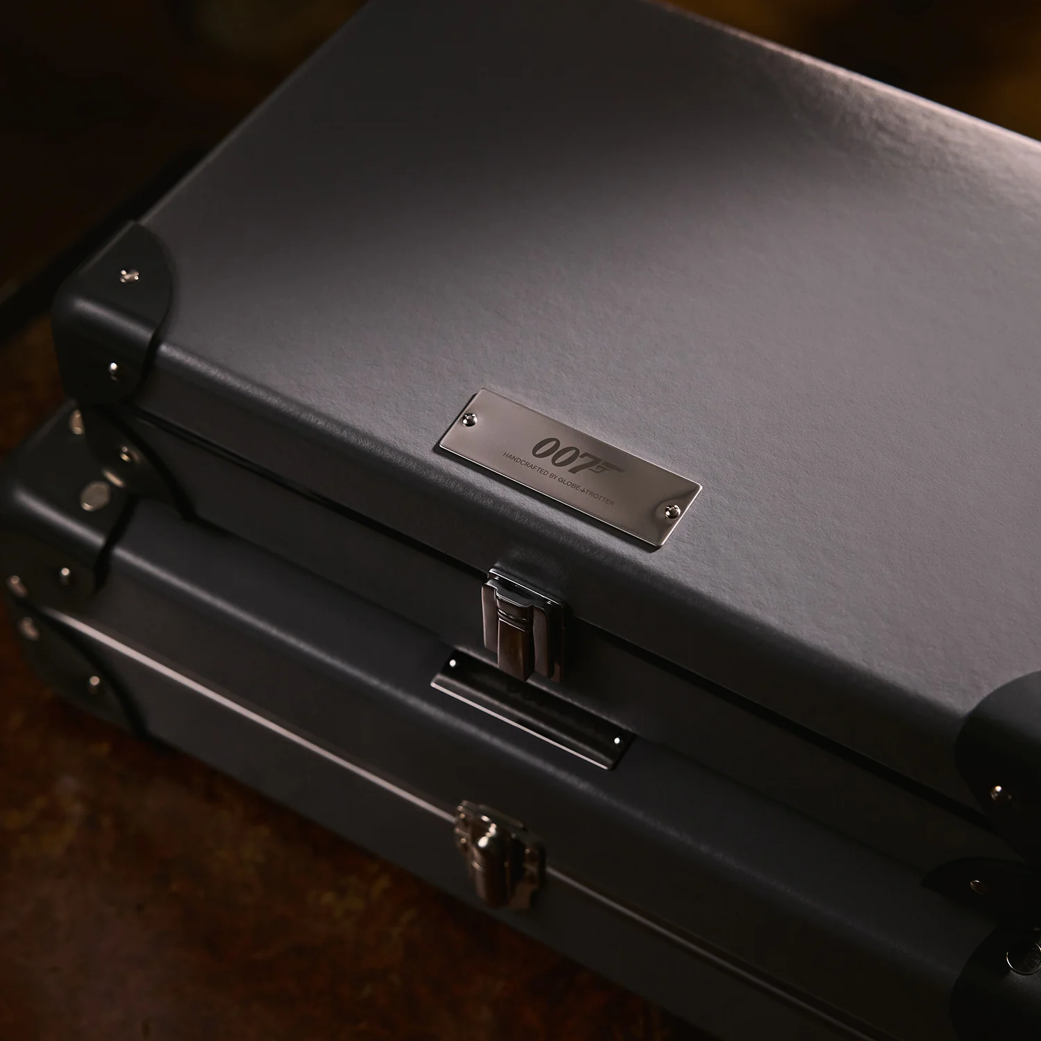 James Bond Backgammon Set - By Globe-Trotter - Image 2