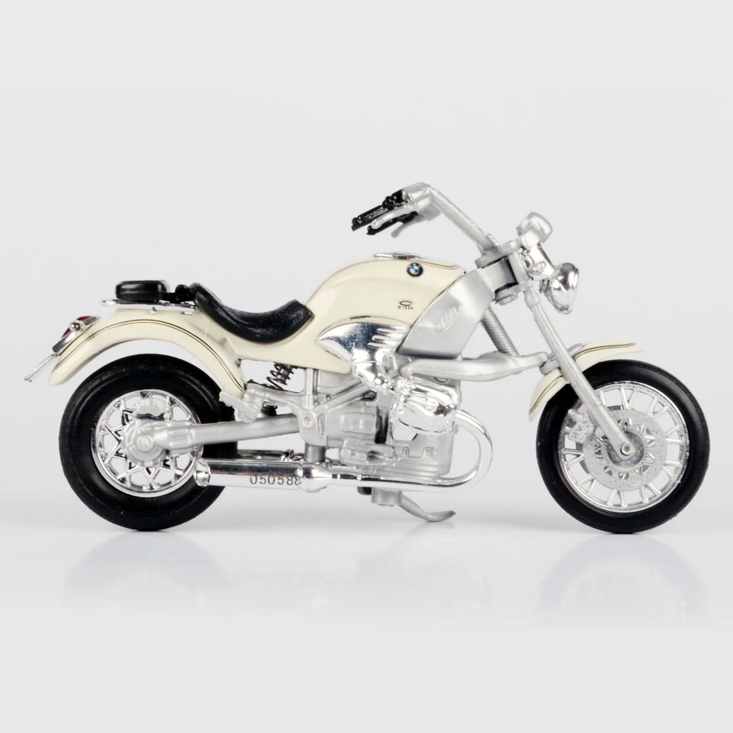 James Bond BMW R1200C Model Bike - Tomorrow Never Dies Edition - By Motormax - Image 2