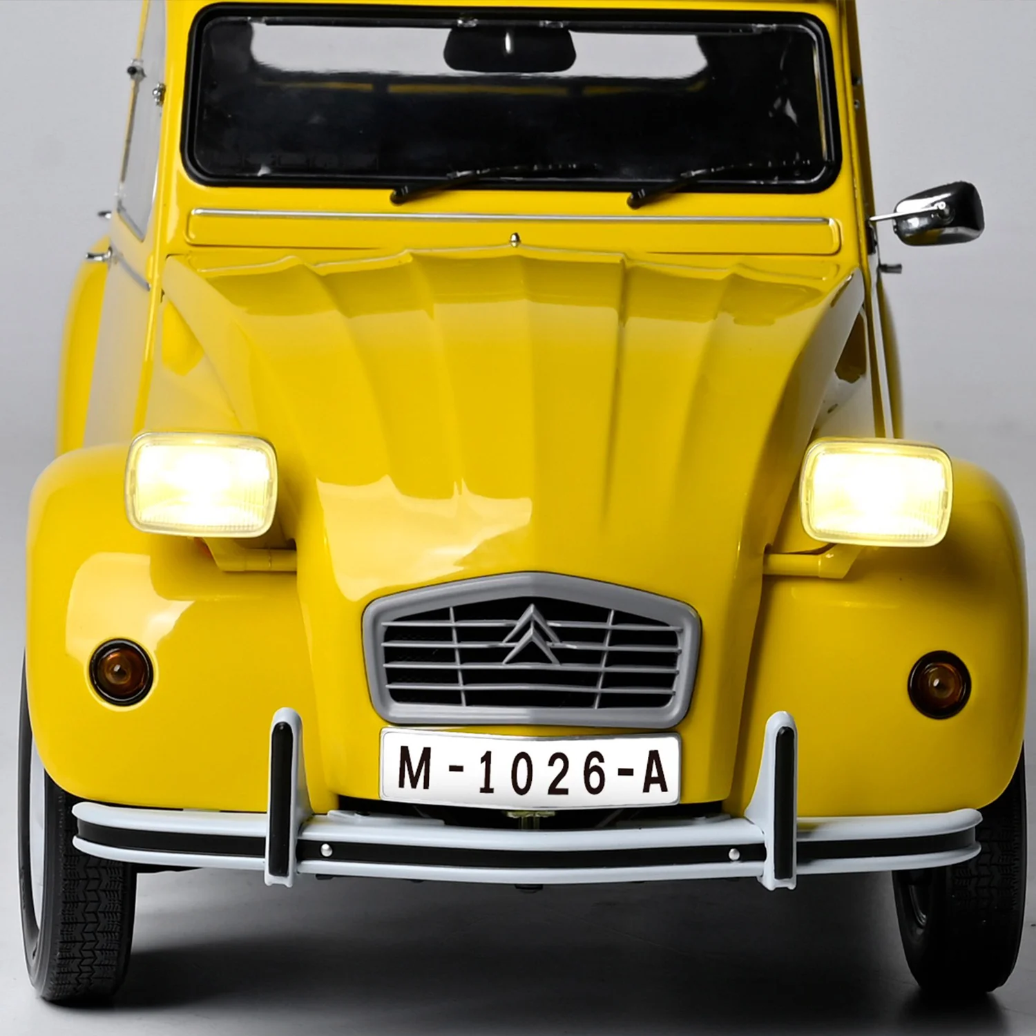 James Bond For Your Eyes Only Citroën 2CV Model Car Kit - By Agora Models (Pre-order) - Image 3