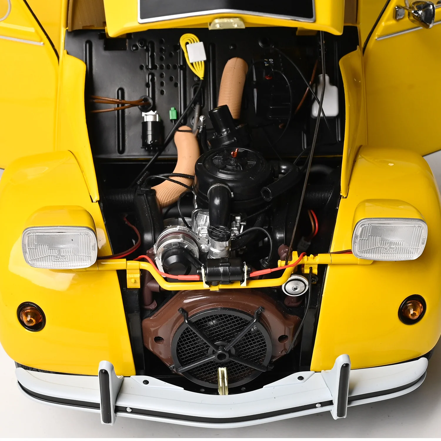 James Bond For Your Eyes Only Citroën 2CV Model Car Kit - By Agora Models (Pre-order) - Image 5