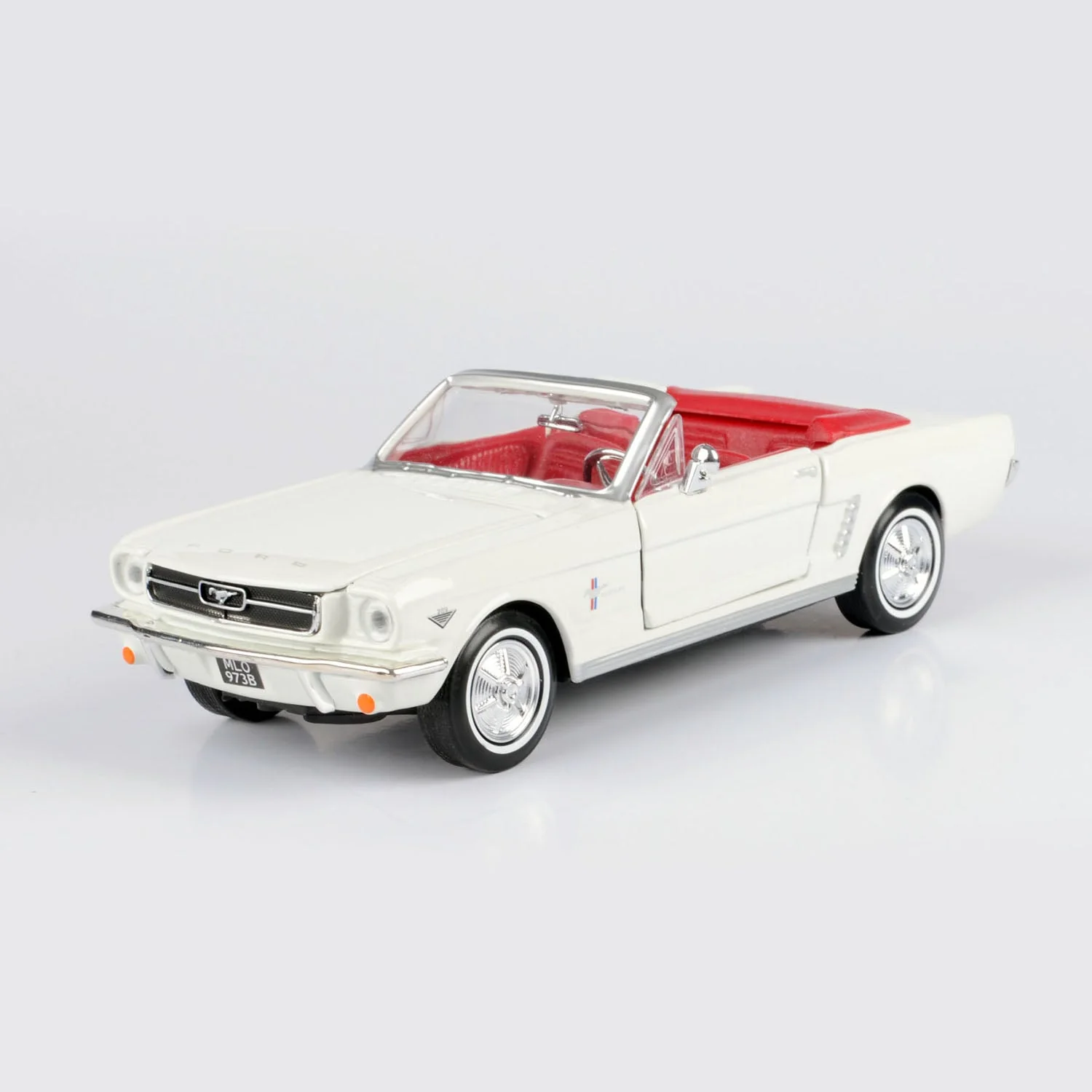 James Bond Ford Mustang Convertible Model Car - Goldfinger Edition - By Motormax (Outlet Item) - Image 4