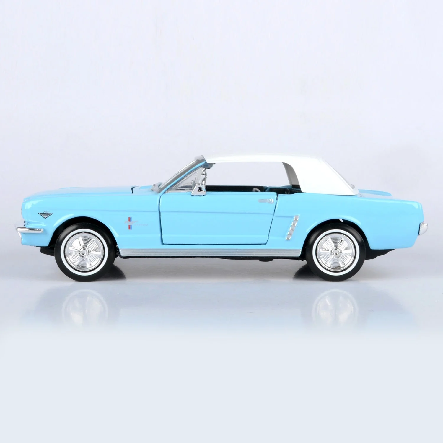 James Bond Ford Mustang Model Car - Thunderball Edition - By Motormax (Outlet Item)