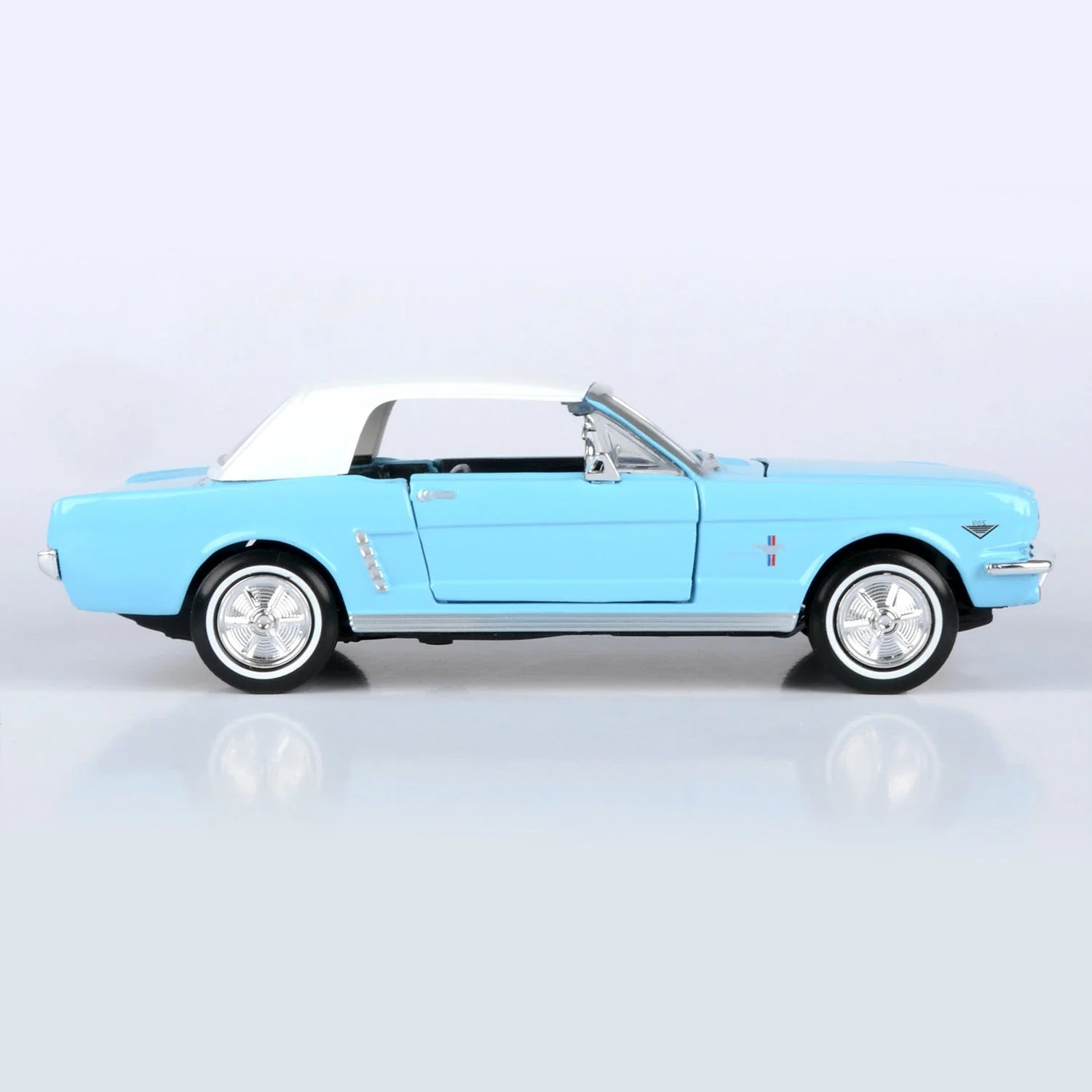 James Bond Ford Mustang Model Car - Thunderball Edition - By Motormax (Outlet Item) - Image 5