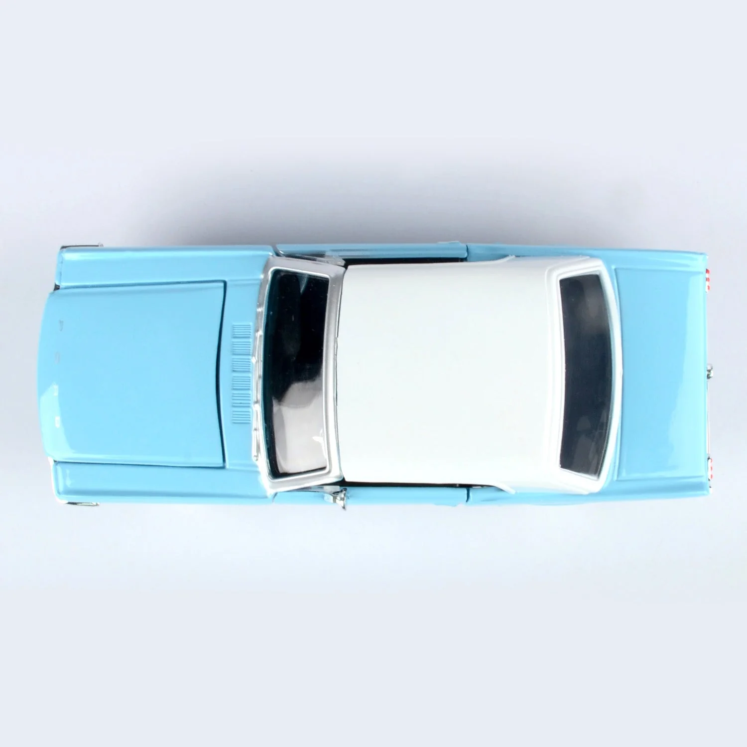 James Bond Ford Mustang Model Car - Thunderball Edition - By Motormax (Outlet Item) - Image 7