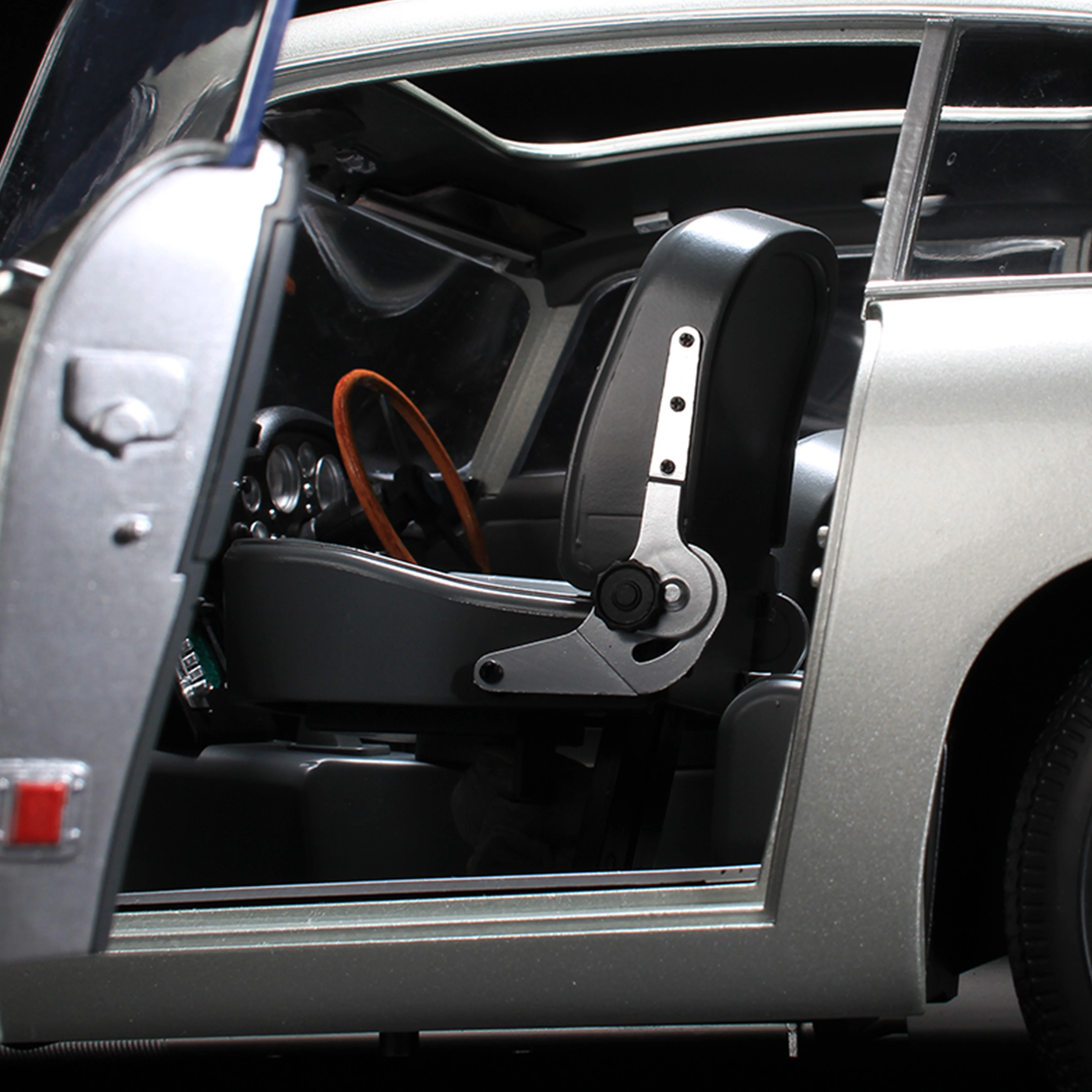 James Bond Goldfinger Aston Martin DB5 Model Car Kit - Subscription - By Agora Models - Image 24