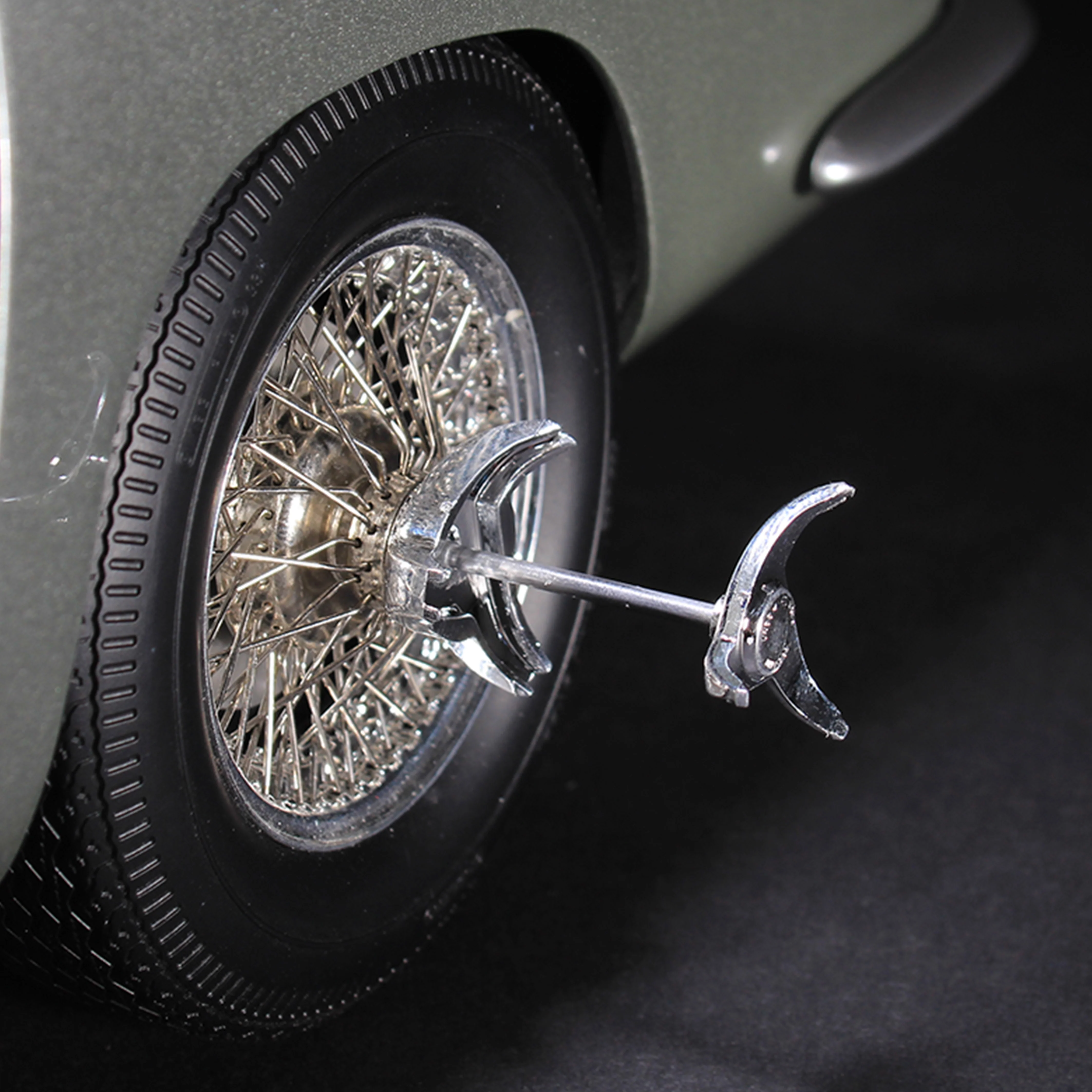 James Bond Goldfinger Aston Martin DB5 Model Car Kit - Subscription - By Agora Models - Image 27