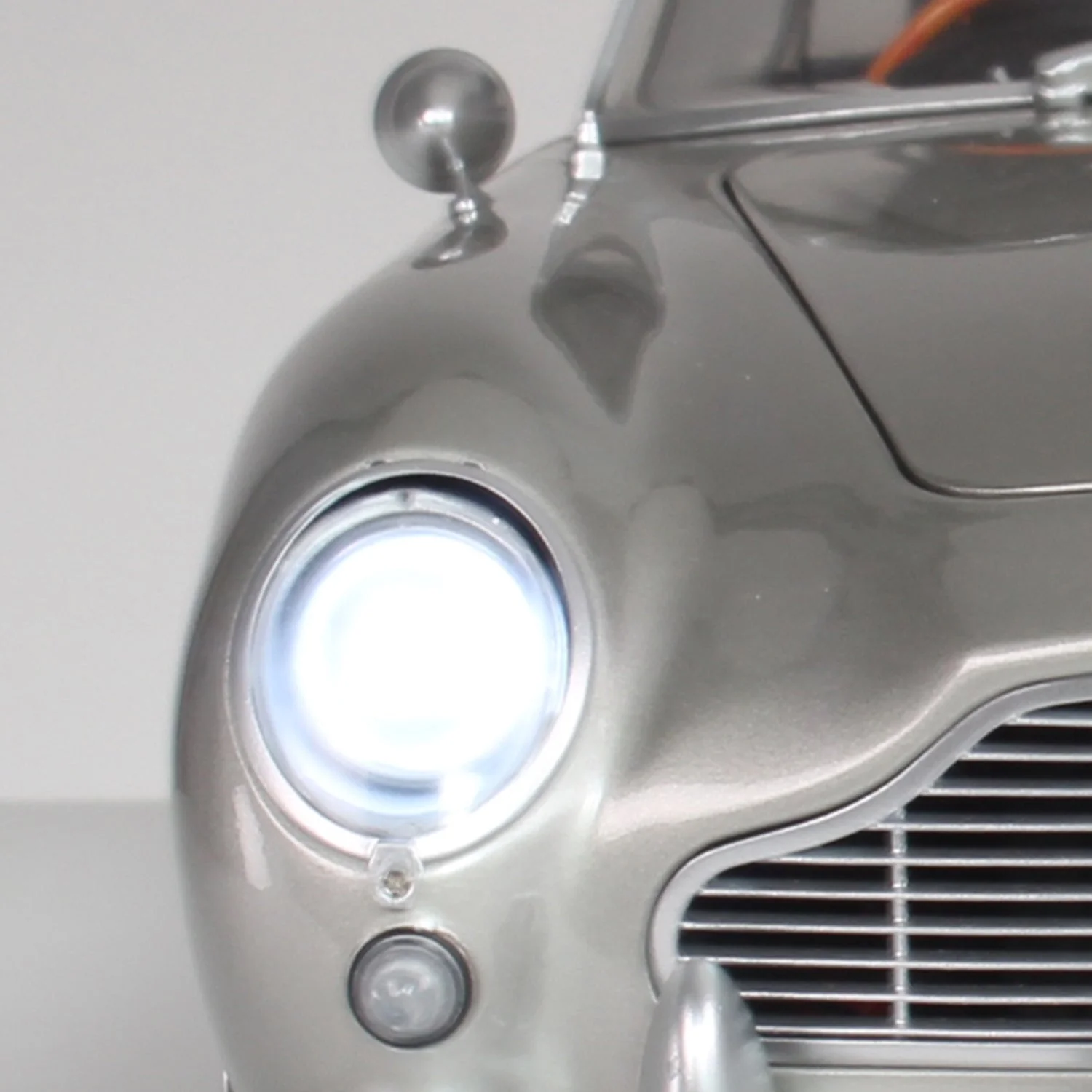 James Bond No Time To Die Aston Martin DB5 Model Car Kit - Numbered Collector's Edition - By Agora Models - Image 13