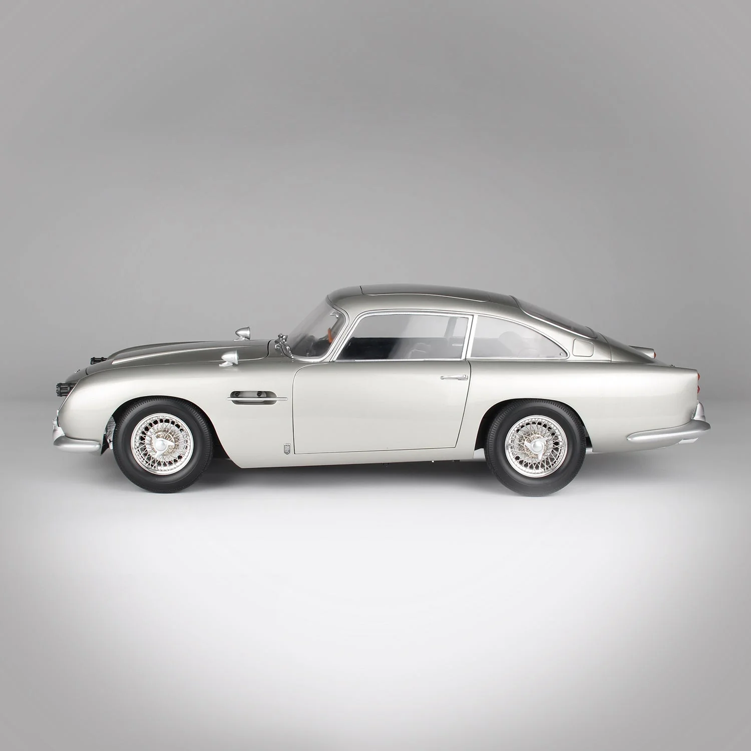 James Bond No Time To Die Aston Martin DB5 Model Car Kit - Numbered Collector's Edition - By Agora Models - Image 3