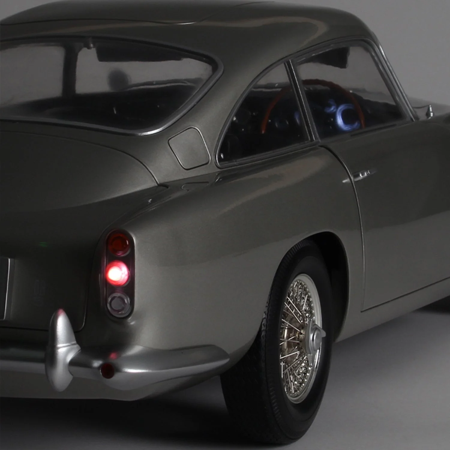 James Bond No Time To Die Aston Martin DB5 Model Car Kit - Numbered Collector's Edition - By Agora Models - Image 5