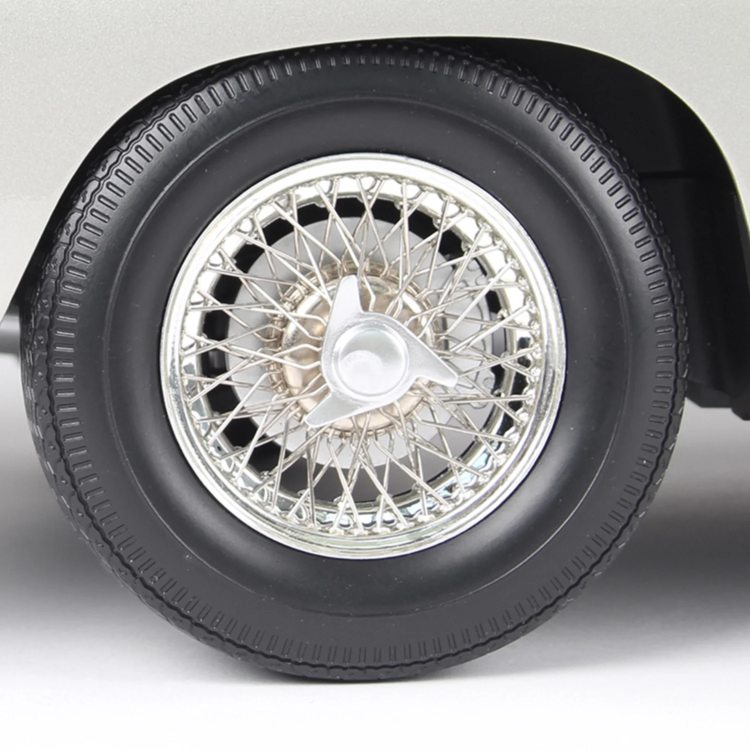 James Bond No Time To Die Aston Martin DB5 Model Car Kit - By Agora Models - Image 14