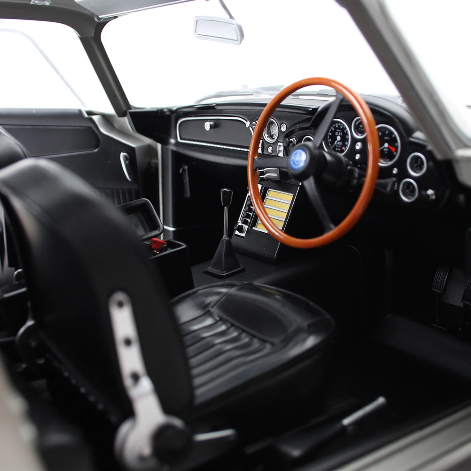 James Bond No Time To Die Aston Martin DB5 Model Car Kit - By Agora Models - Image 5