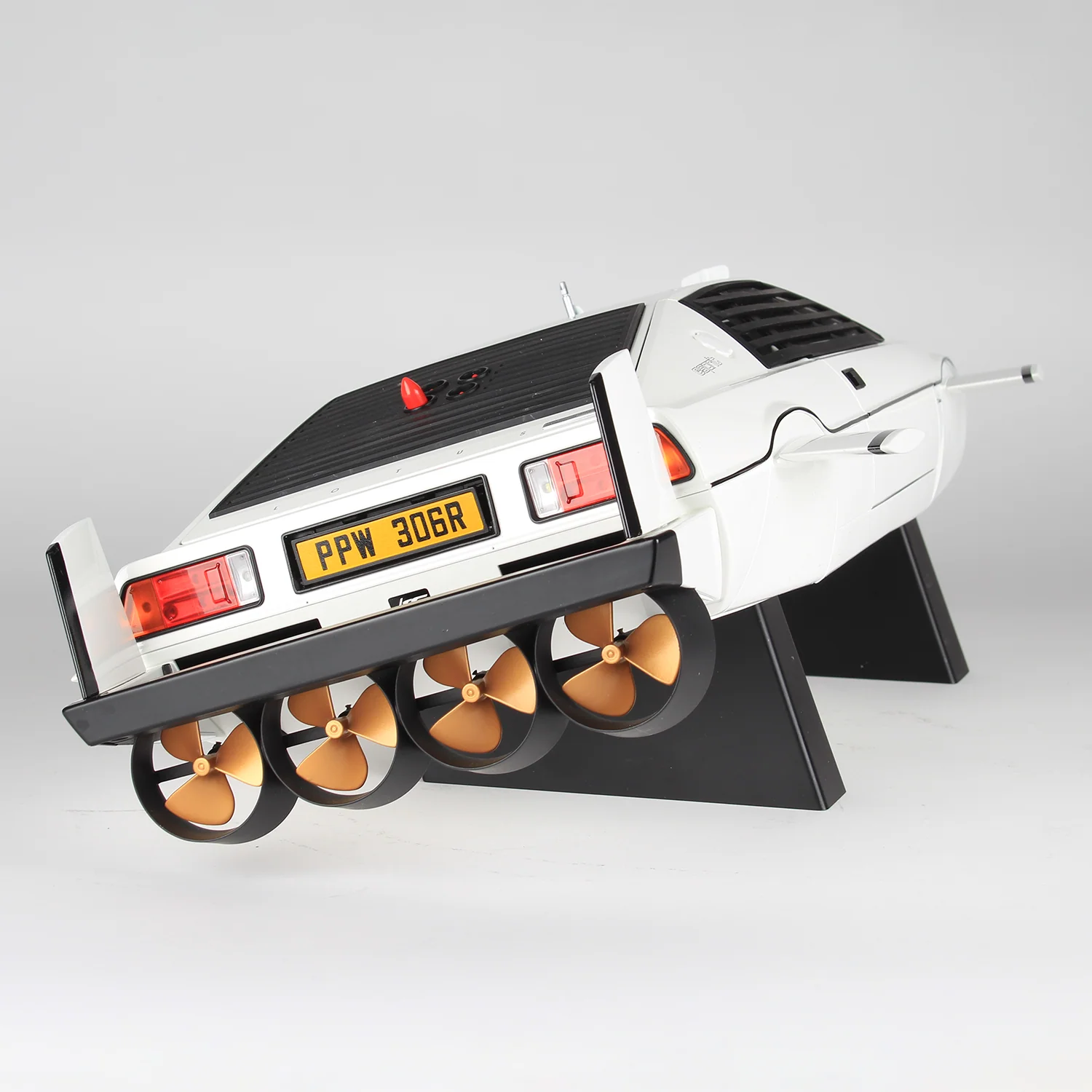 James Bond The Spy Who Loved Me Lotus Esprit Model Car Kit - Collector's Numbered Edition - By Agora Models - Image 16