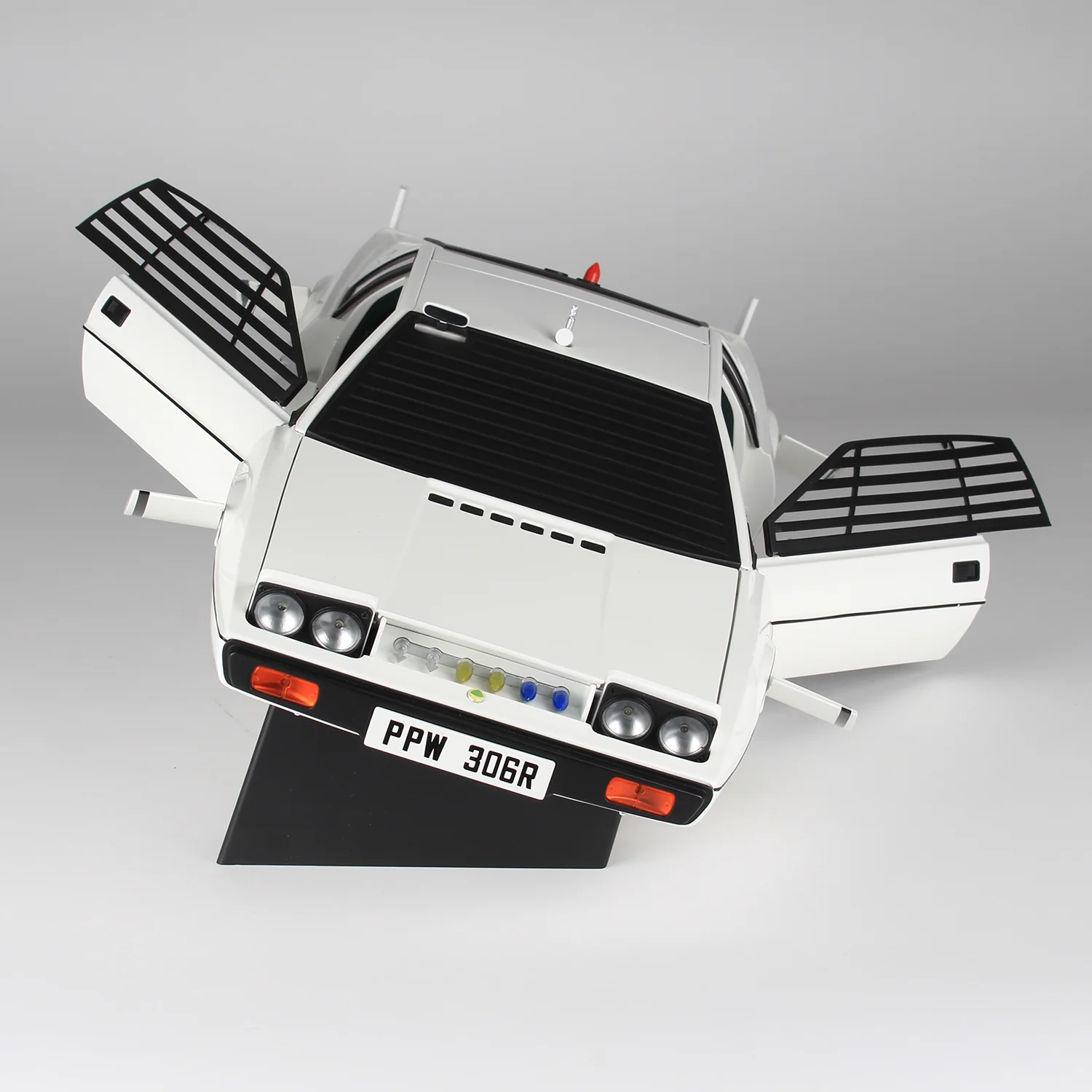 James Bond The Spy Who Loved Me Lotus Esprit Model Car Kit - By Agora Models - Image 16