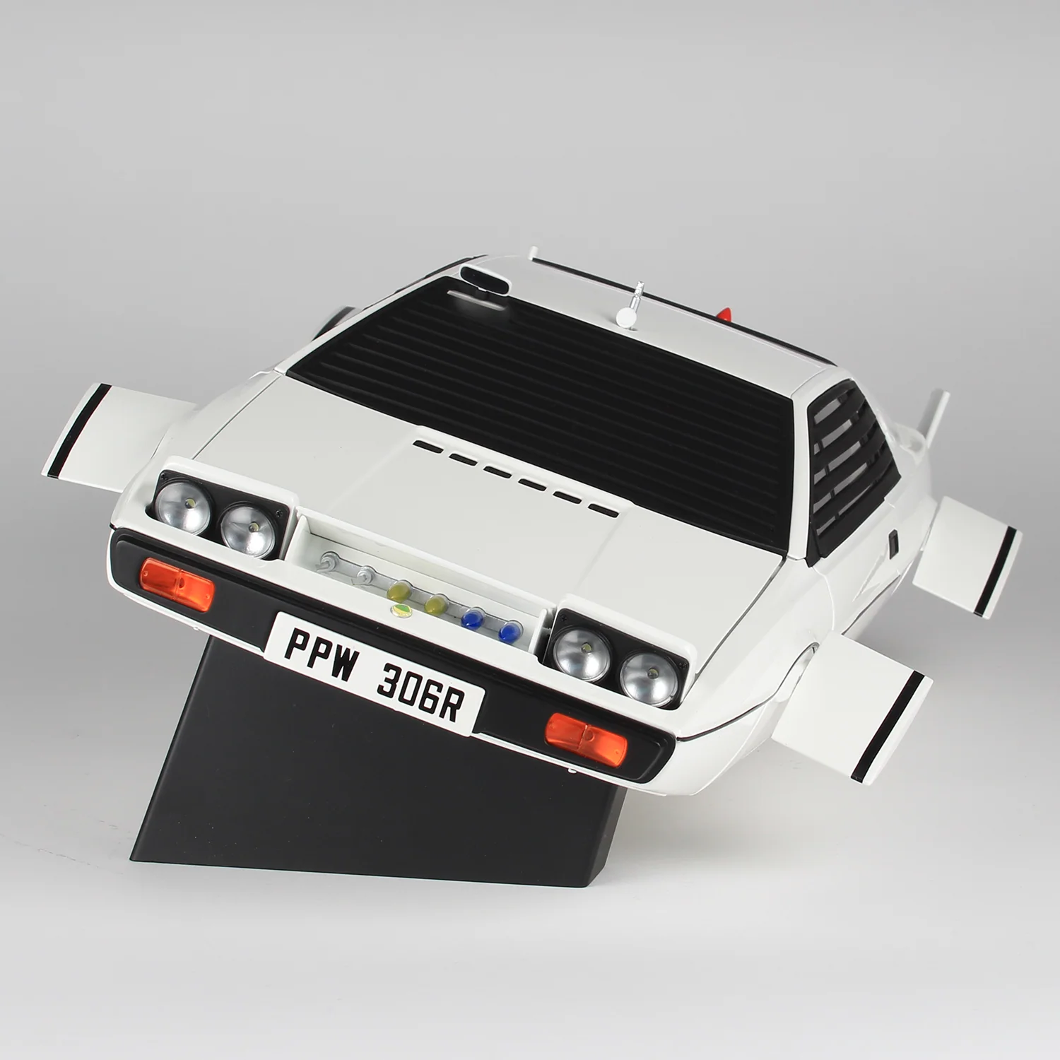 James Bond The Spy Who Loved Me Lotus Esprit Model Car Kit - By Agora Models - Image 19
