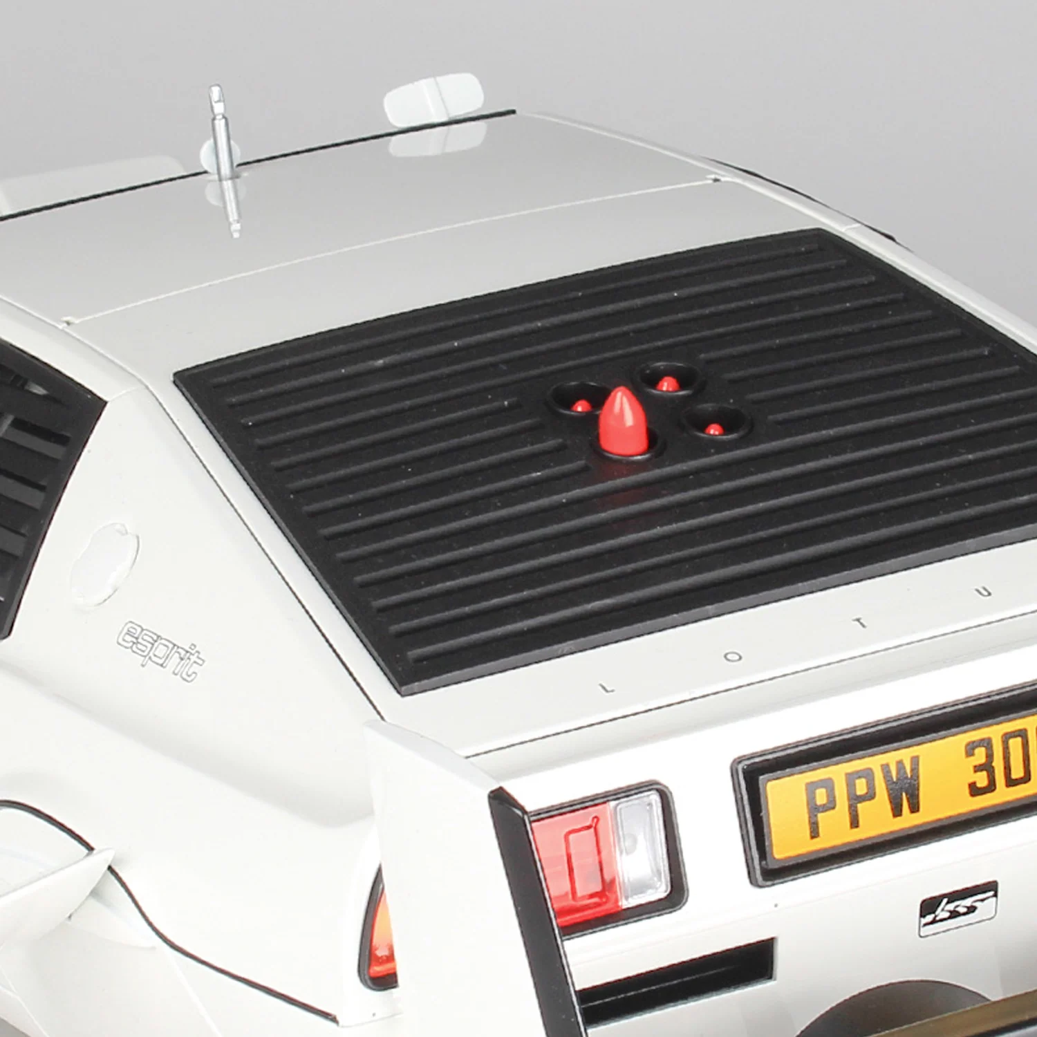 James Bond The Spy Who Loved Me Lotus Esprit Model Car Kit - By Agora Models - Image 8