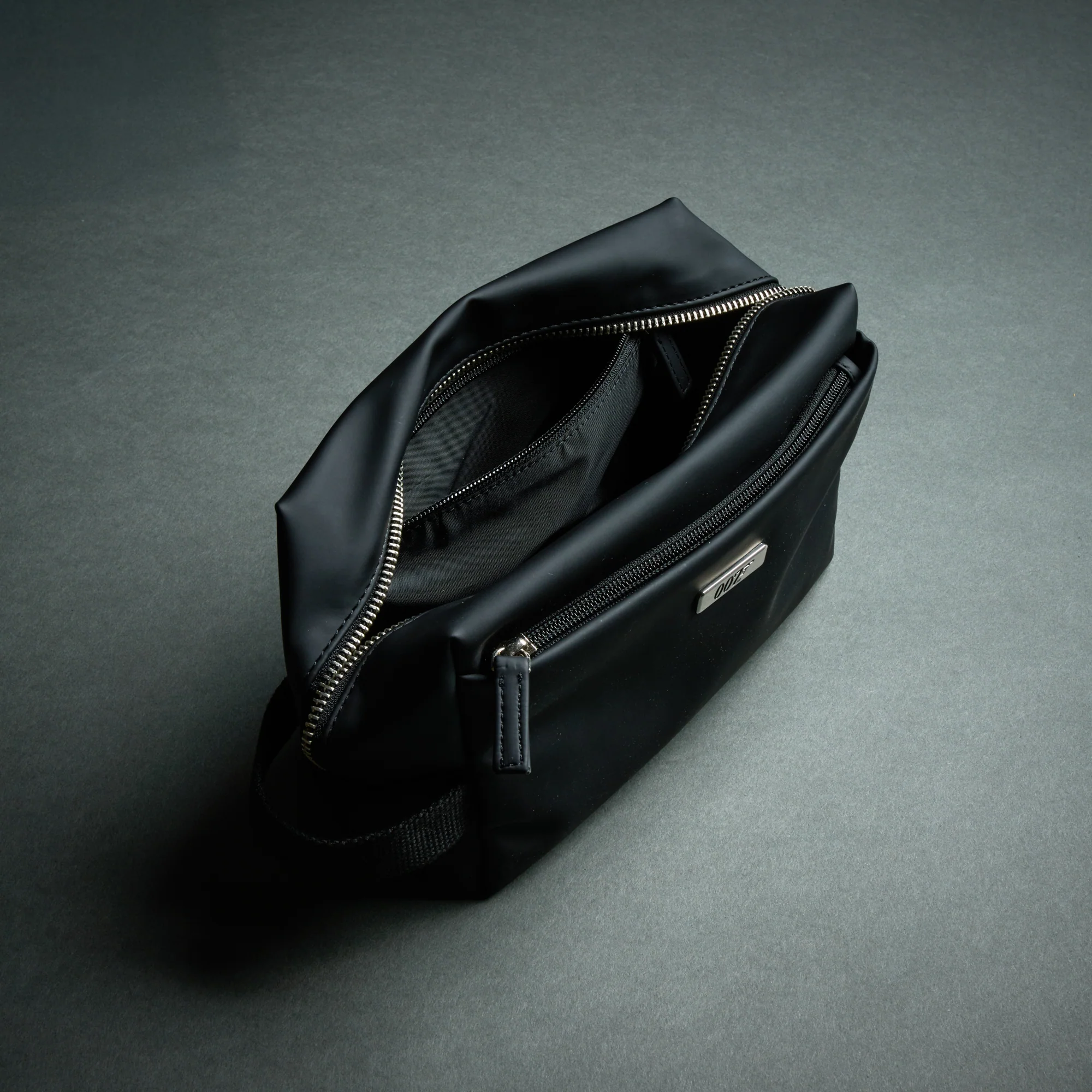 James Bond Wash Bag - Image 4