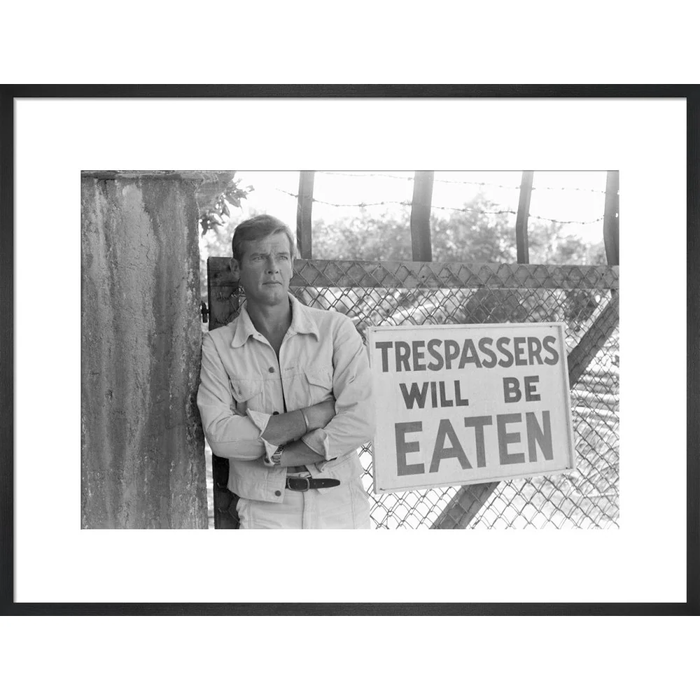James Bond Live And Let Die Photo Framed Art Print - By King & McGaw - Image 11