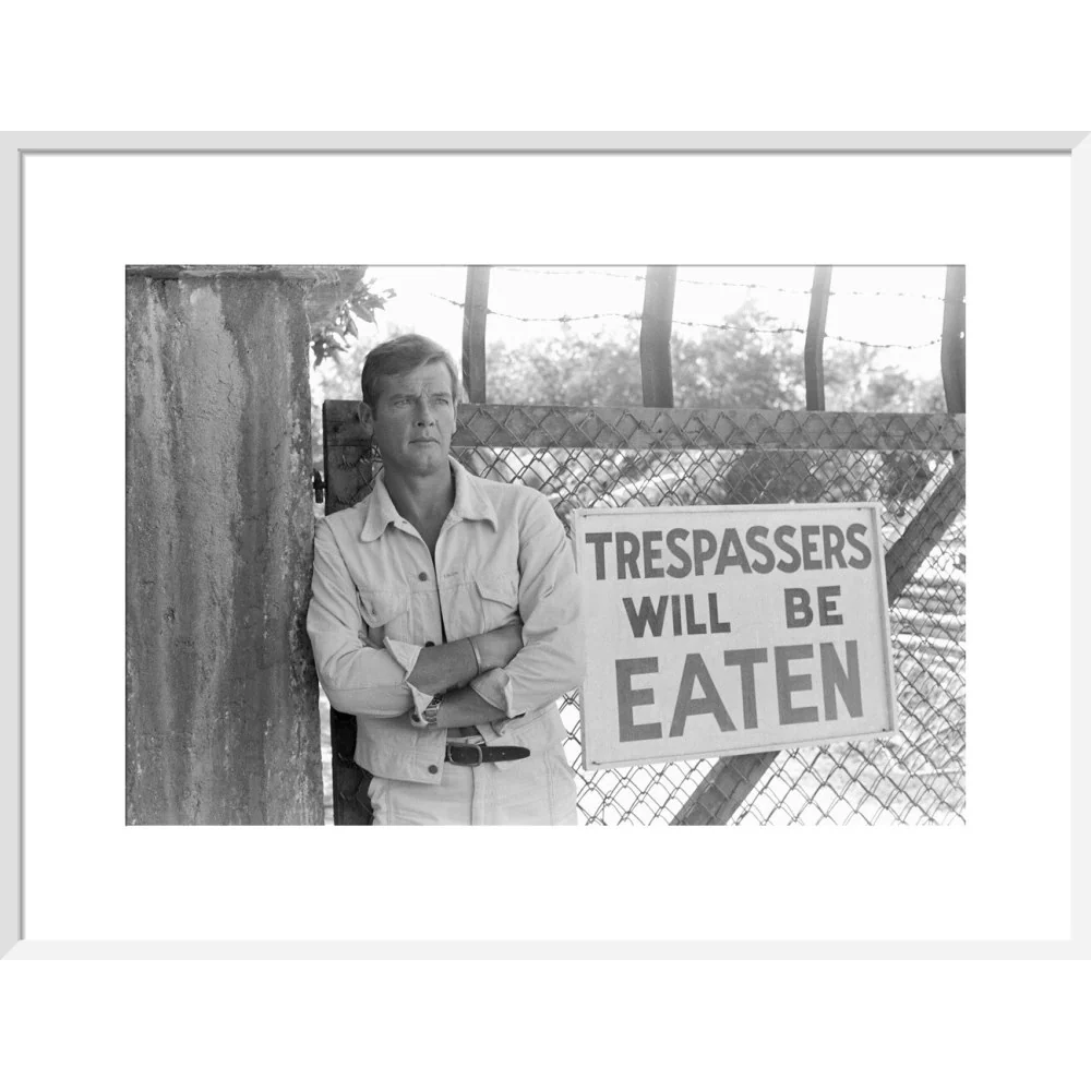 James Bond Live And Let Die Photo Framed Art Print - By King & McGaw - Image 12