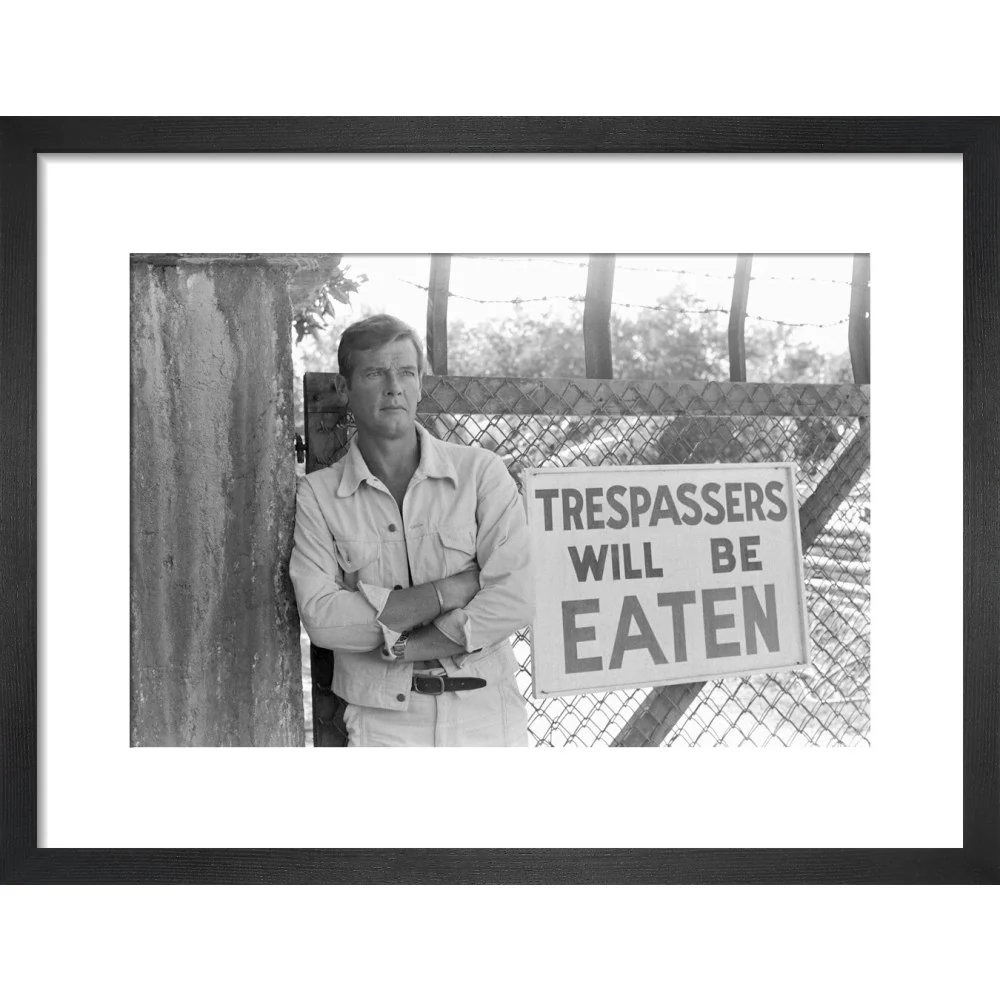 James Bond Live And Let Die Photo Framed Art Print - By King & McGaw - Image 3