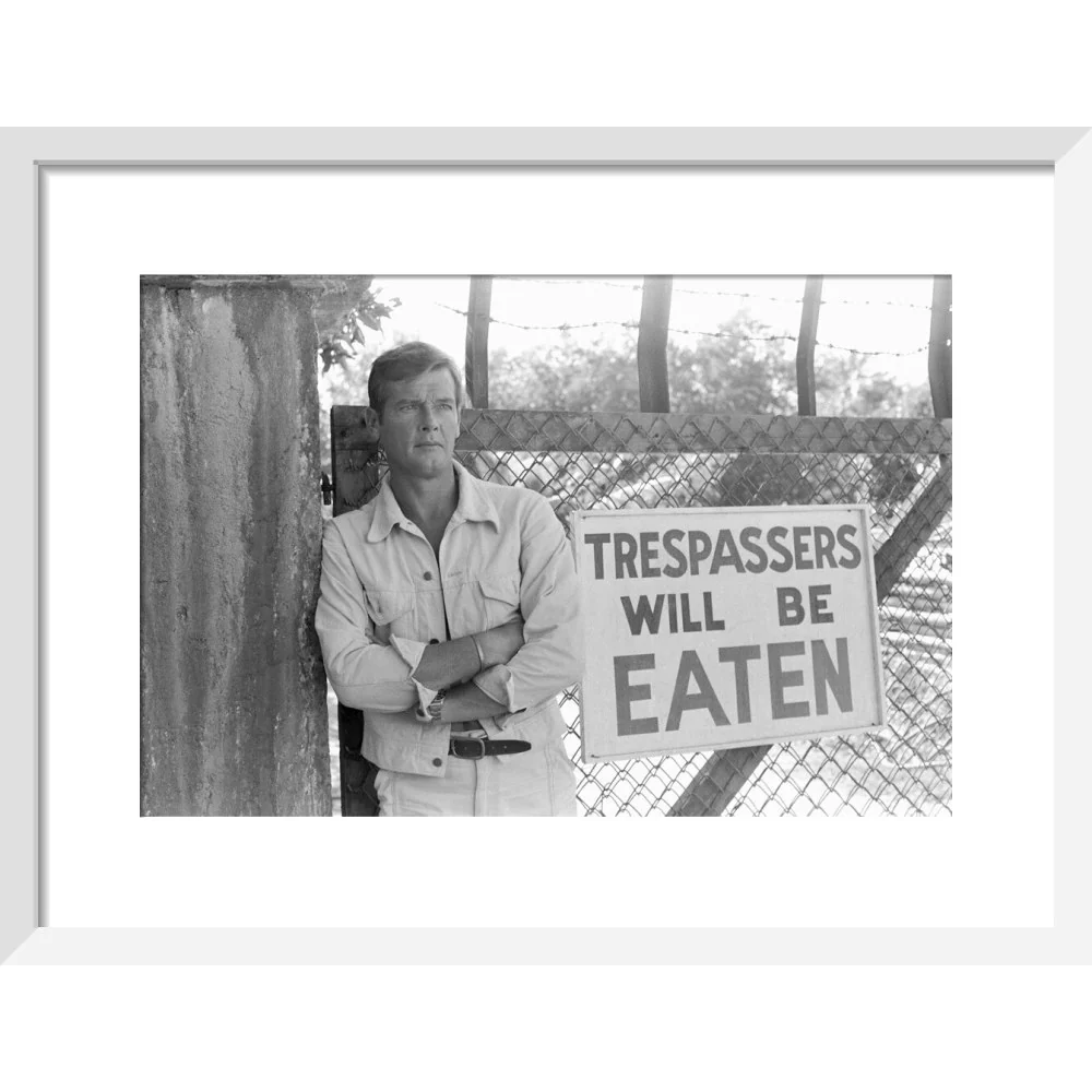 James Bond Live And Let Die Photo Framed Art Print - By King & McGaw - Image 4